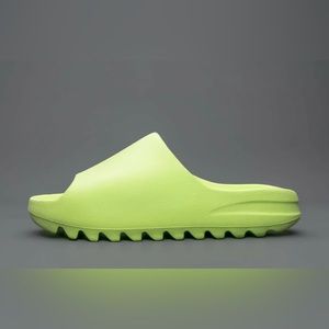 Yeezy slides size 10